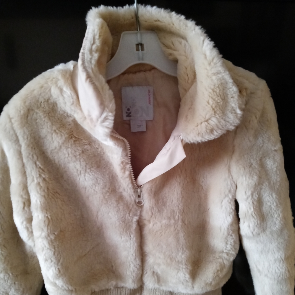Canzai Kid's faux fur cream coat. Size 24 months